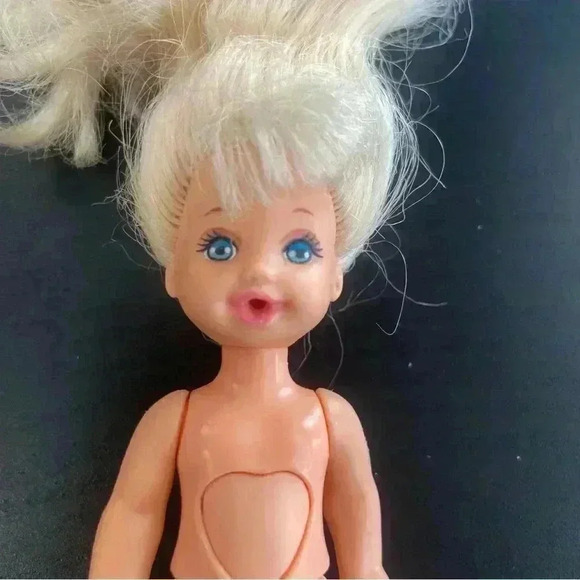 1996 Mattel Blonde Girl Doll Posable Squirts Water - Picture 2 of 6